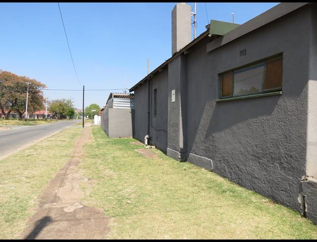3 BEDROOM FREEHOLD FOR SALE IN BURGERSHOOP
